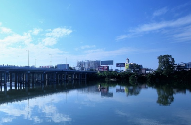 在臨港的機(jī)遇和挑戰(zhàn)中寧波國(guó)際物流怎樣發(fā)展呢？