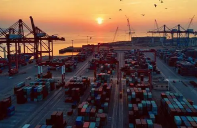 國際經(jīng)濟(jì)不確定下為何企業(yè)巨頭有競(jìng)爭(zhēng)力？青島國際物流帶您分析