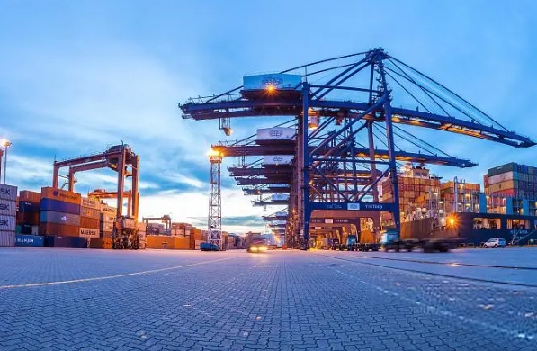 隨著物流行業(yè)的快速發(fā)展，青島海運(yùn)拼箱公司的未來(lái)充滿了無(wú)限可能