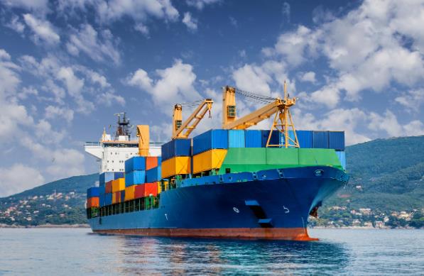 深圳國(guó)際貨運(yùn)業(yè)的迅猛發(fā)展，歸因于深圳優(yōu)越的位置和完善的物流網(wǎng)絡(luò)