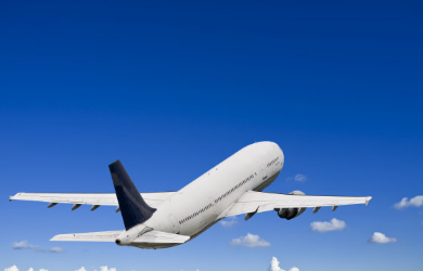 國務(wù)院聯(lián)防聯(lián)控體制舉辦記者招待會(huì)，詳細(xì)介紹提高國際物流安全通道工作能力工作情況