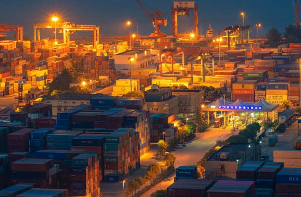 隨著國(guó)際貿(mào)易的不斷發(fā)展，美國(guó)貨代行業(yè)也將會(huì)迎來(lái)更廣闊的發(fā)展空間