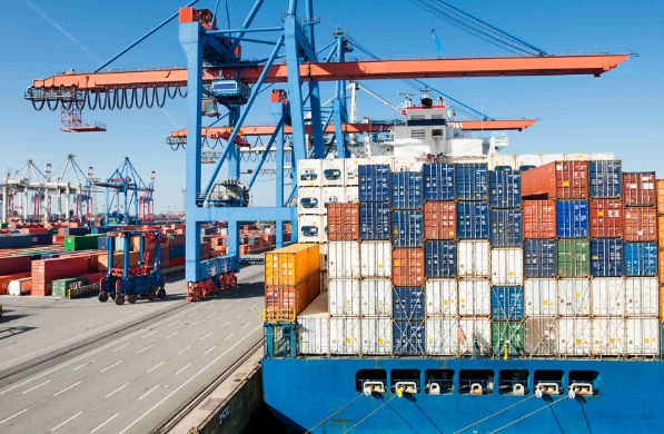 國(guó)際物流公司通過(guò)引入先進(jìn)的物流技術(shù)，提高了物流效率和服務(wù)質(zhì)量