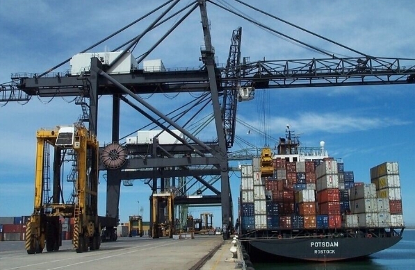 貨代物流在推動(dòng)經(jīng)濟(jì)發(fā)展、促進(jìn)國際貿(mào)易方面發(fā)揮著重要作用