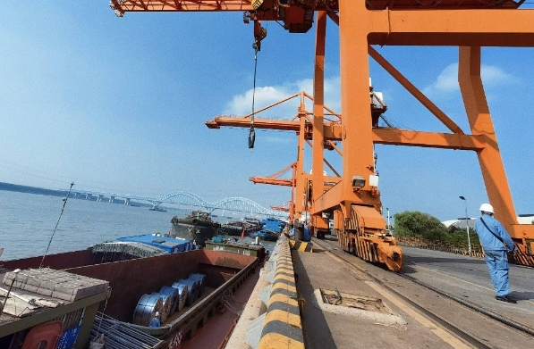 隨著中印貿(mào)易往來的日益頻繁，印度貨代市場逐漸嶄露頭角