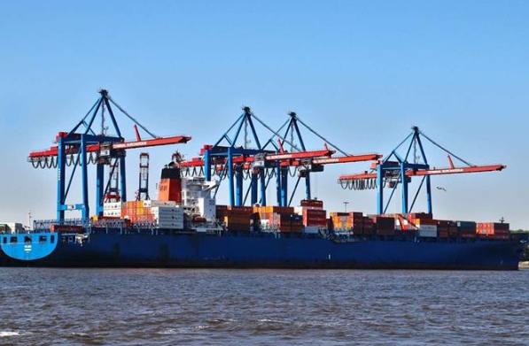 上海國(guó)際物流以其高效的物流體系，連接著世界的每一個(gè)角落