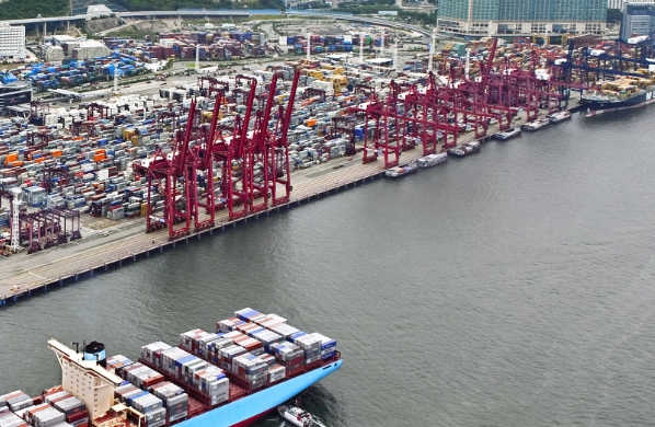 國際貨代行業(yè)需要不斷創(chuàng)新和進取，以更好地服務于全球貿(mào)易的發(fā)展