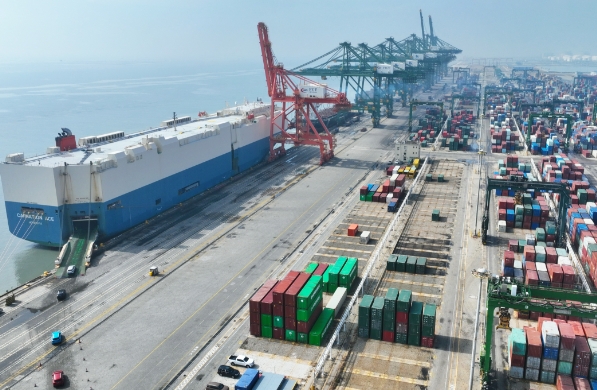 上海物流公司在激烈的市場競爭中脫穎而出，贏得了客戶的廣泛贊譽(yù)