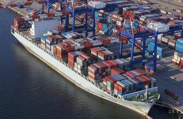 海運貨代作為國際物流鏈中的關(guān)鍵一環(huán)，推動著世界貿(mào)易的繁榮發(fā)展
