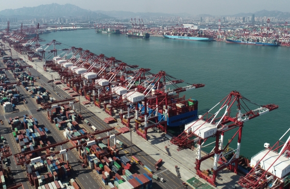 面對(duì)復(fù)雜多變的國(guó)際貿(mào)易環(huán)境，海運(yùn)日本貨代以其專(zhuān)業(yè)性脫穎而出