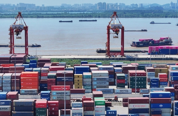 上海貨代的獨(dú)特優(yōu)勢(shì)、發(fā)展趨勢(shì)及其在全球貿(mào)易中的重要作用是什么？