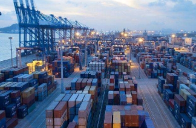 國際貨代不僅降低了交易成本、還提升了運(yùn)輸效率、保障了貿(mào)易安全